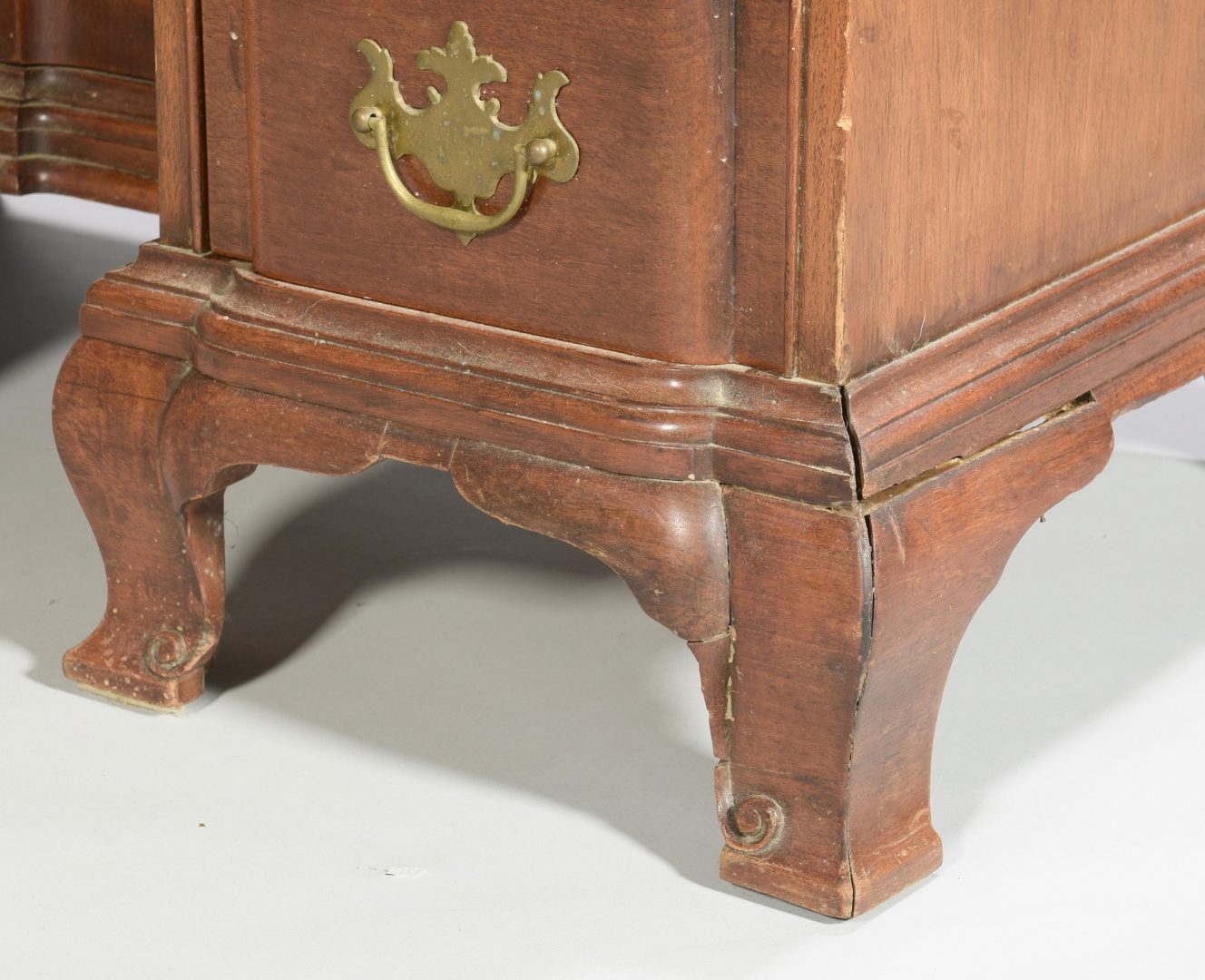 Lot 581: Chippendale Style Block and Shell Desk