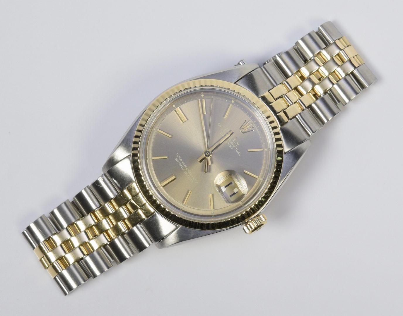 Lot 65: Mens Rolex Oyster Perpetual Datejust Wristwatch