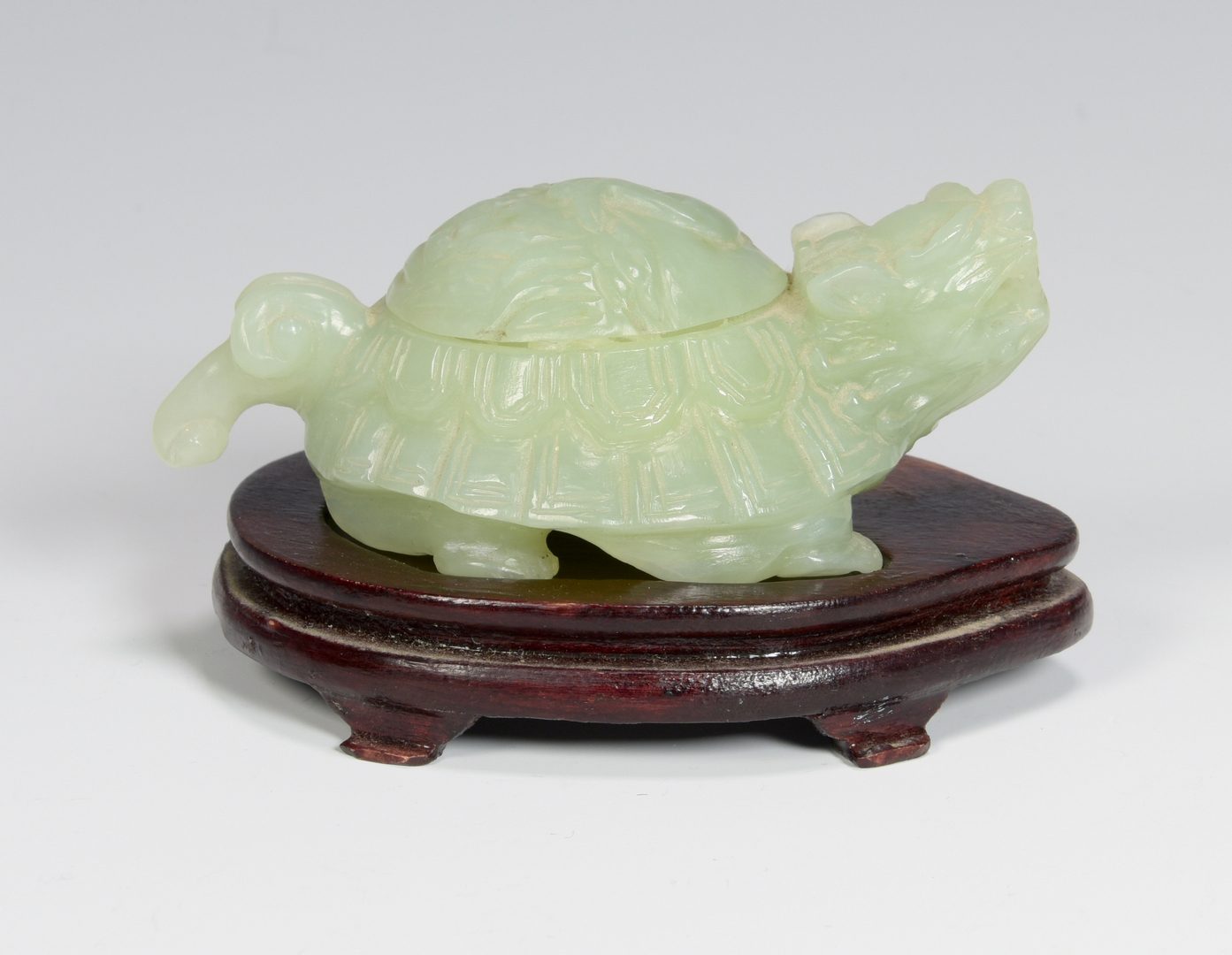 Lot 674: Jade turtle-dragon box