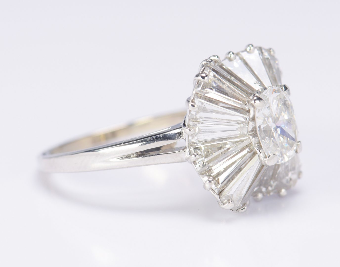 Brawl livstid tank Lot 69: Ladies Diamond Platinum Ballerina Ring | Case Antiques