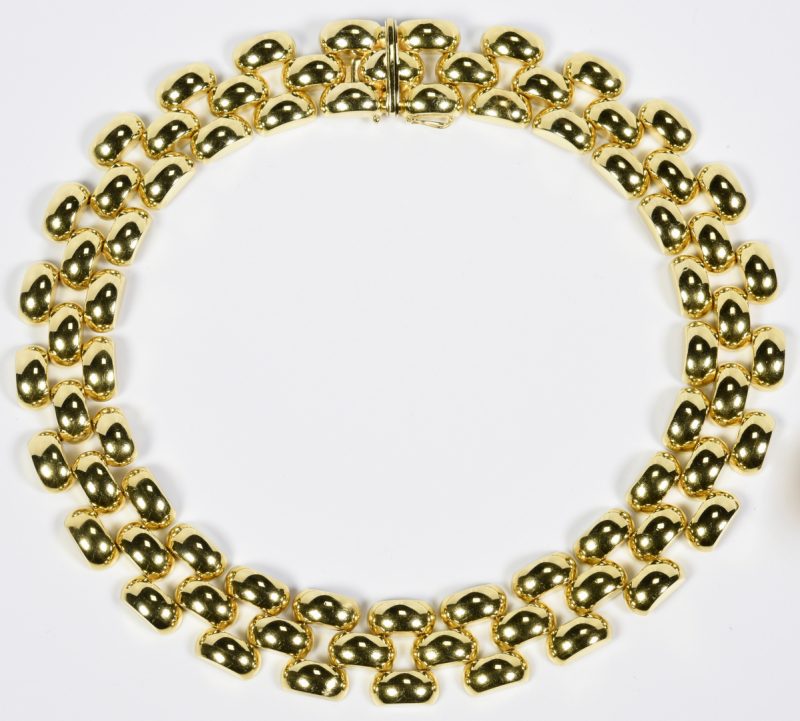 Lot 70: 18K Italian Panther Link Necklace, 125.6 grams