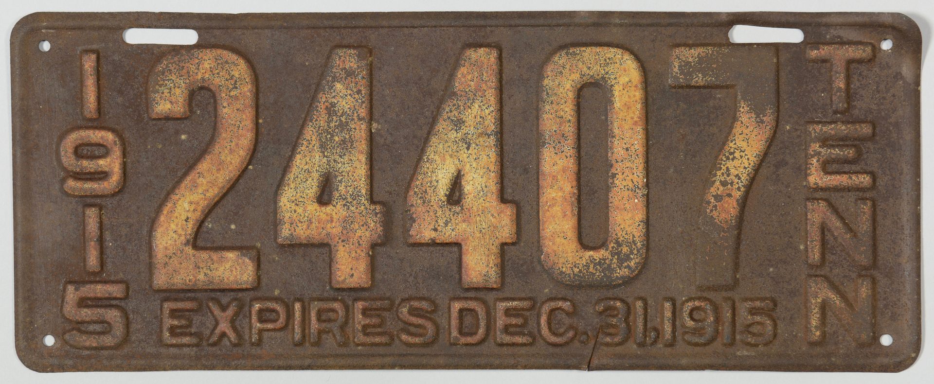 Lot 755: Early 1915 Tennessee License Plate