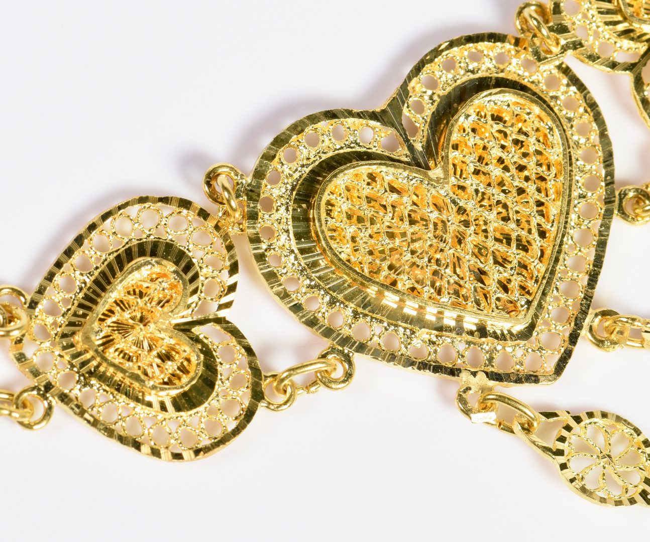 Lot 778: 21K Gold Filigree Heart Jewelry 3-pc Set