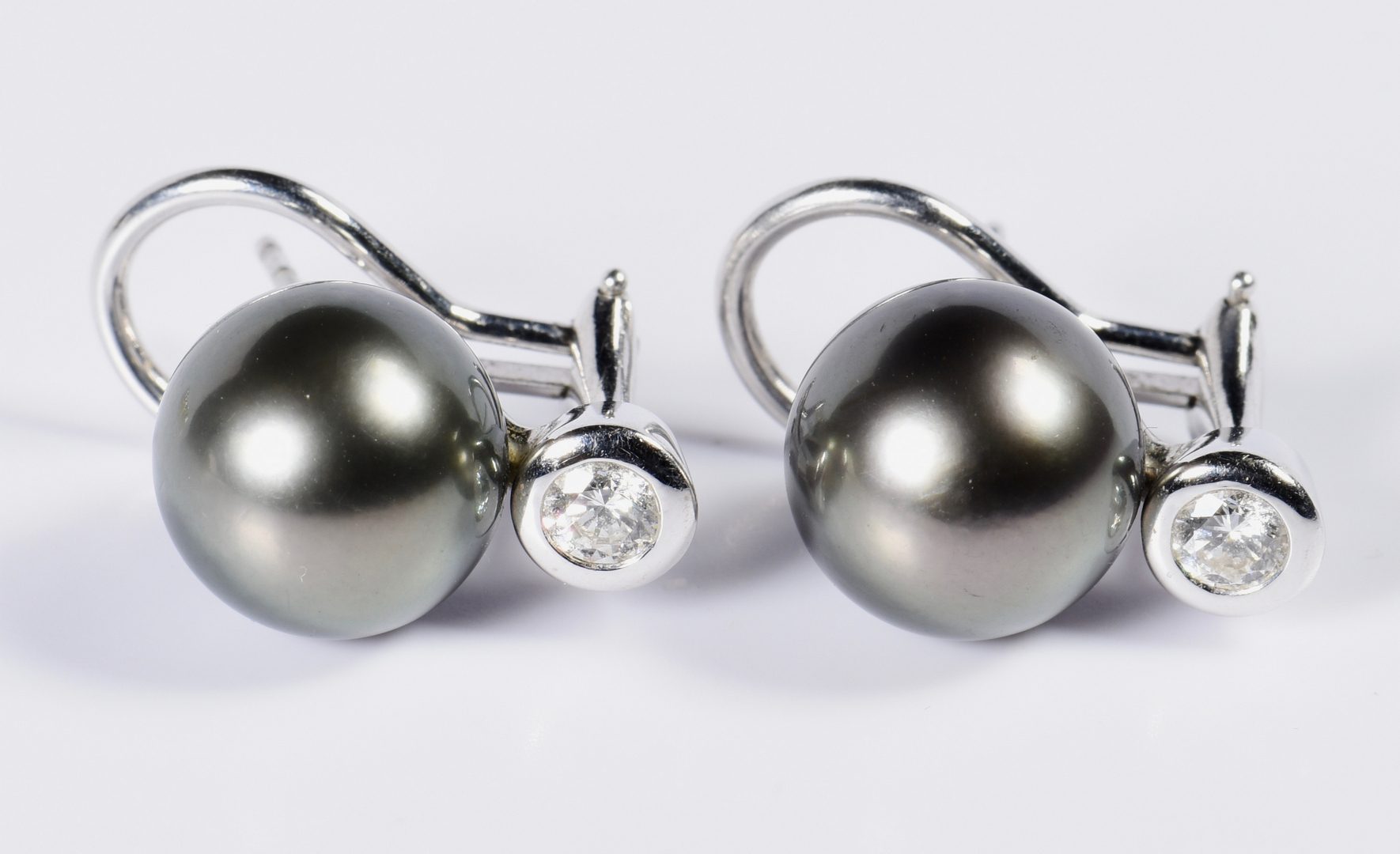 Lot 811: Two Pair 18K Earrings, incl Tahitian pearls