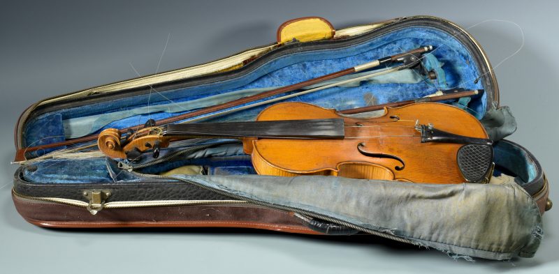 Lot 893: 19th century French Mirecourt Violin