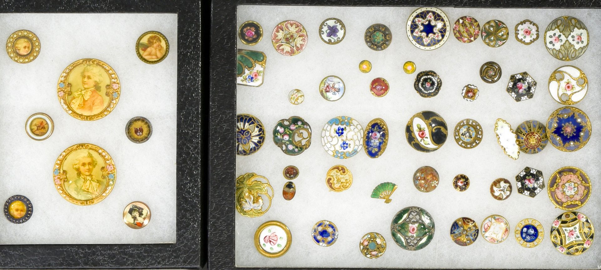 Lot 917: Extensive Button Collection w/ Books