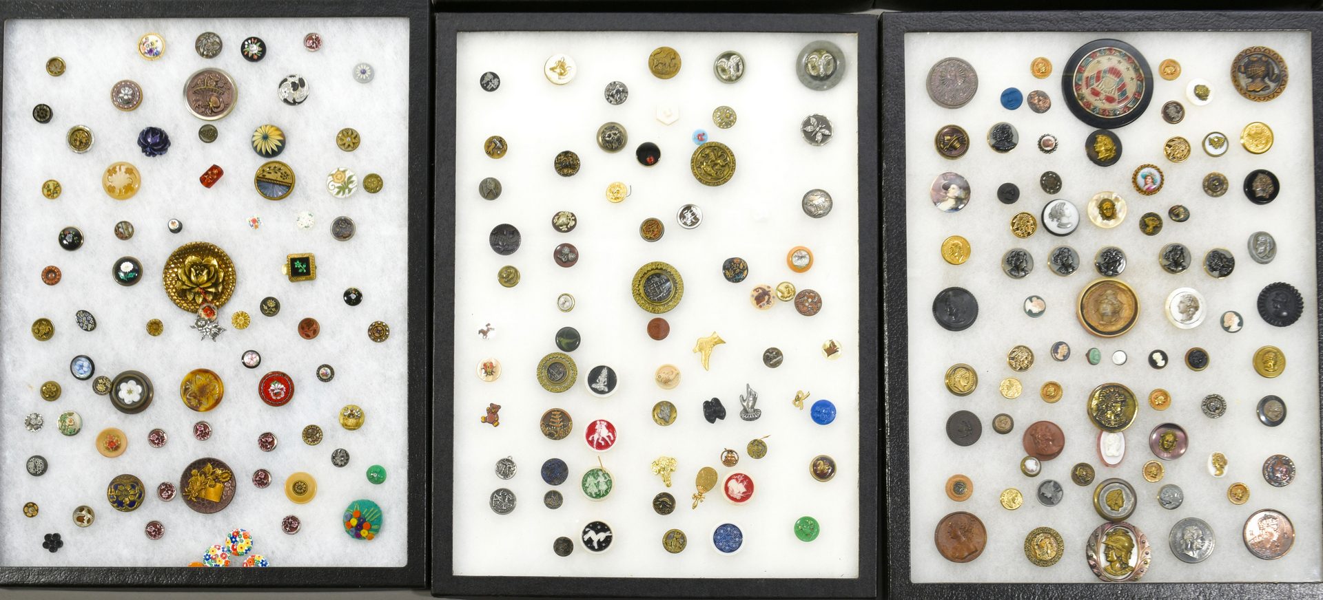 Lot 917: Extensive Button Collection w/ Books
