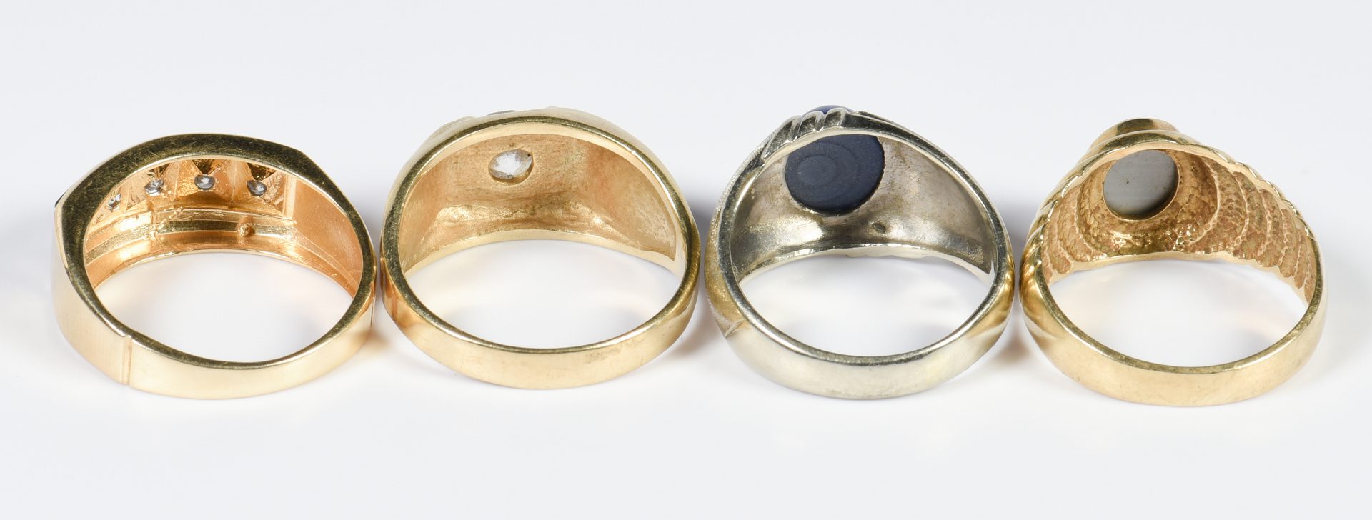 Lot 963: Gents Gold Rings and Cufflinks, 6 items