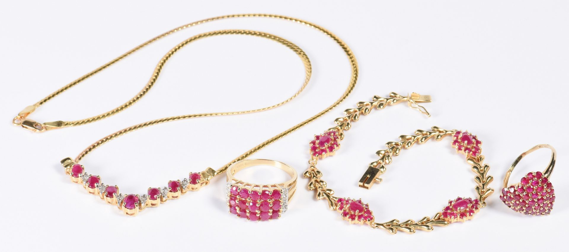 Lot 974: 4 pcs Gold and Ruby Jewelry