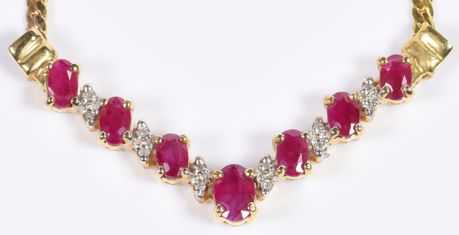 Lot 974: 4 pcs Gold and Ruby Jewelry
