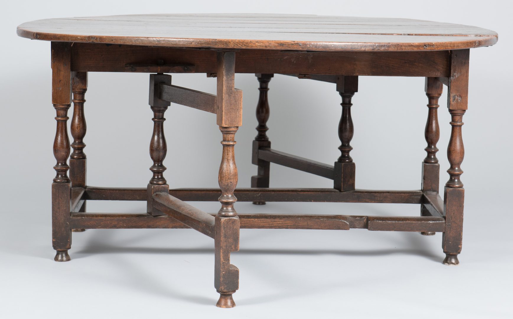 Lot 100: William and Mary Oak Dining Table