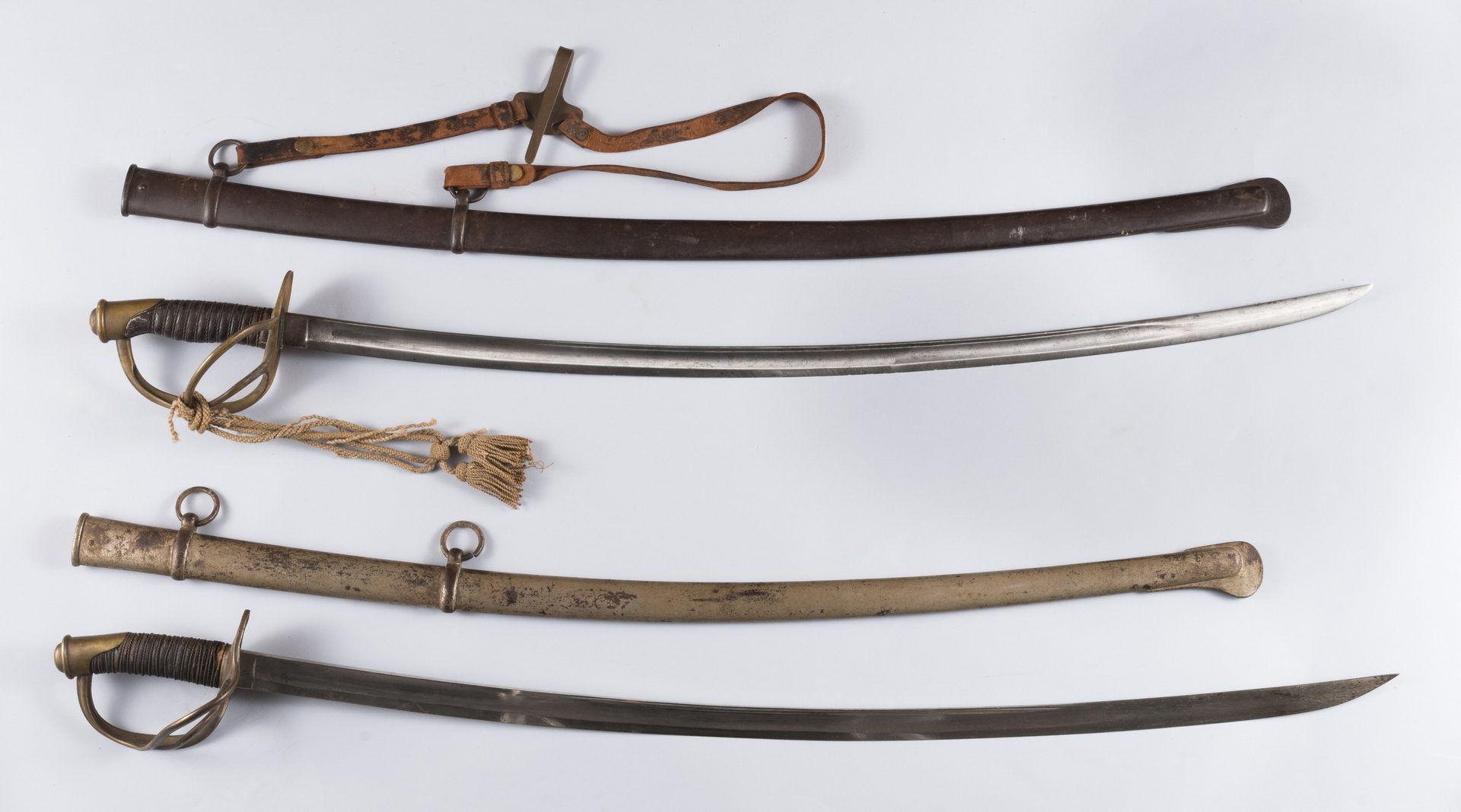 Lot 240: 2 US Civil War Model 1840 Wristbreaker Swords
