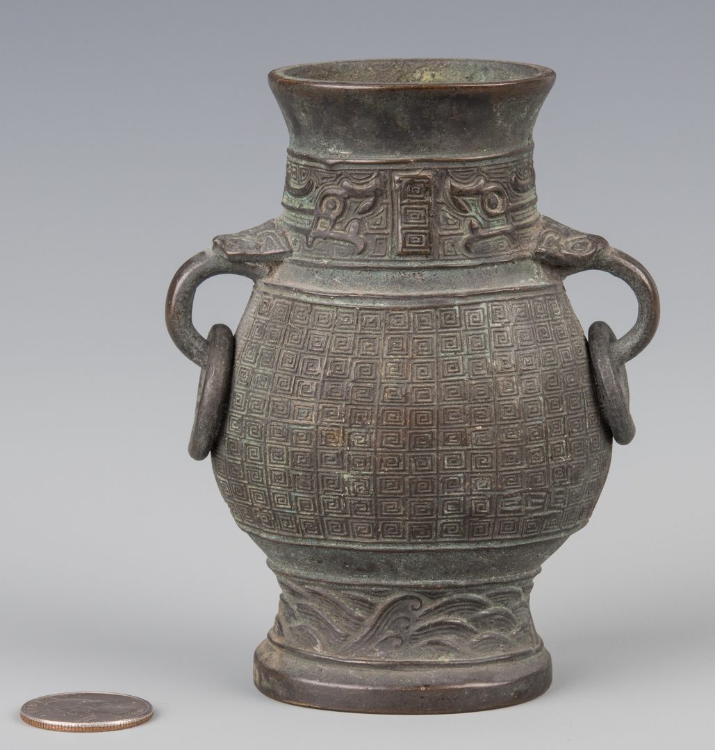 Lot 253: 2 Chinese Bronze Vases