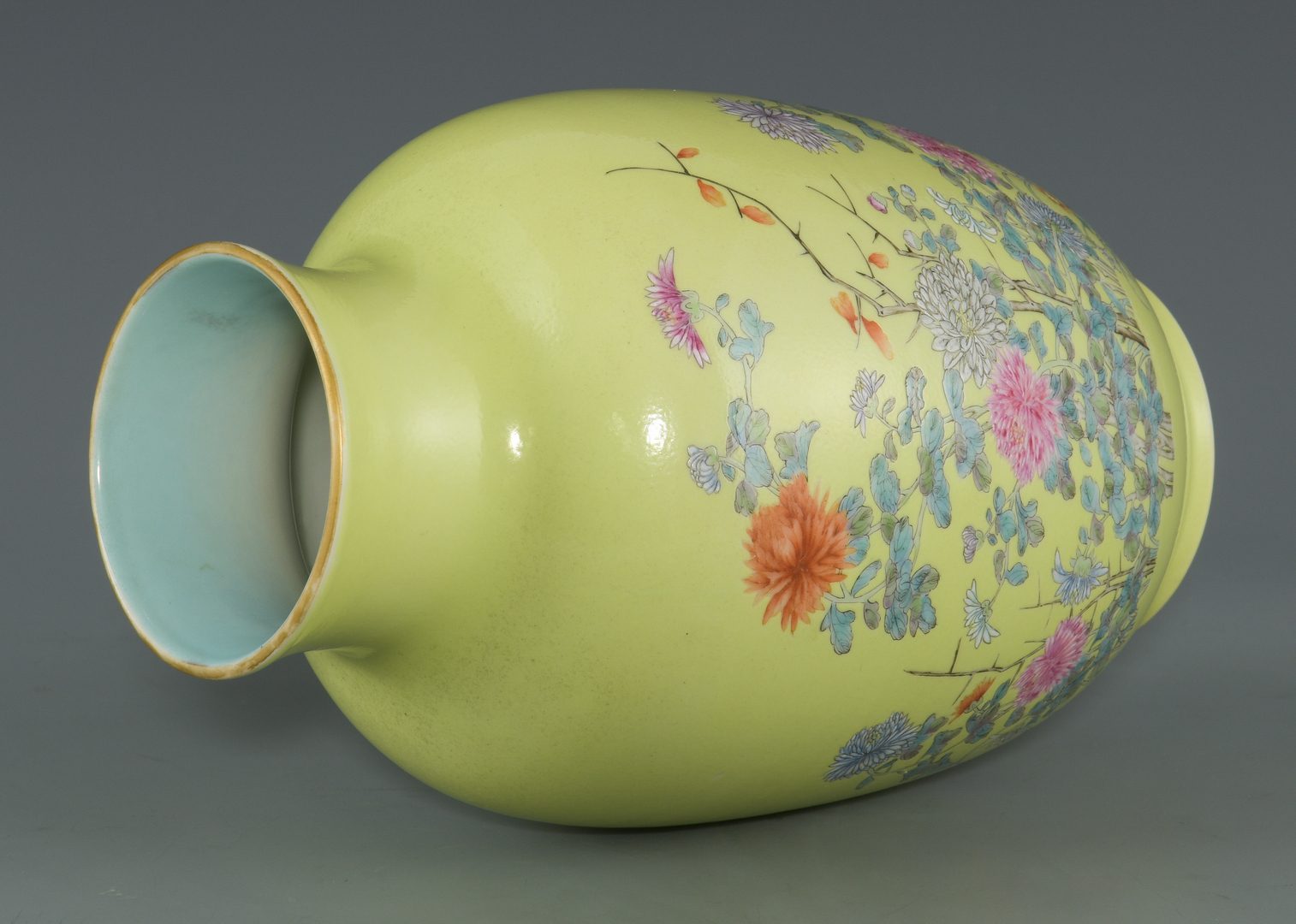 Lot 25: Chinese Porcelain Vase, Chrysanthemum Decoration