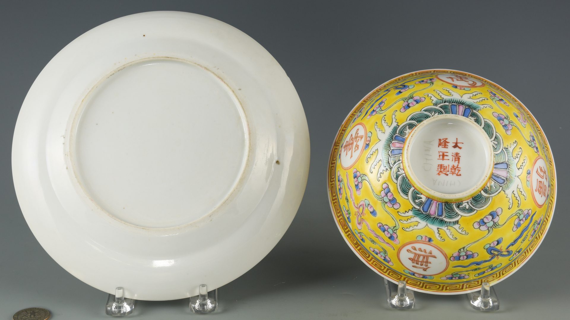 Lot 266: 2 Chinese Famille Rose Porcelain Items