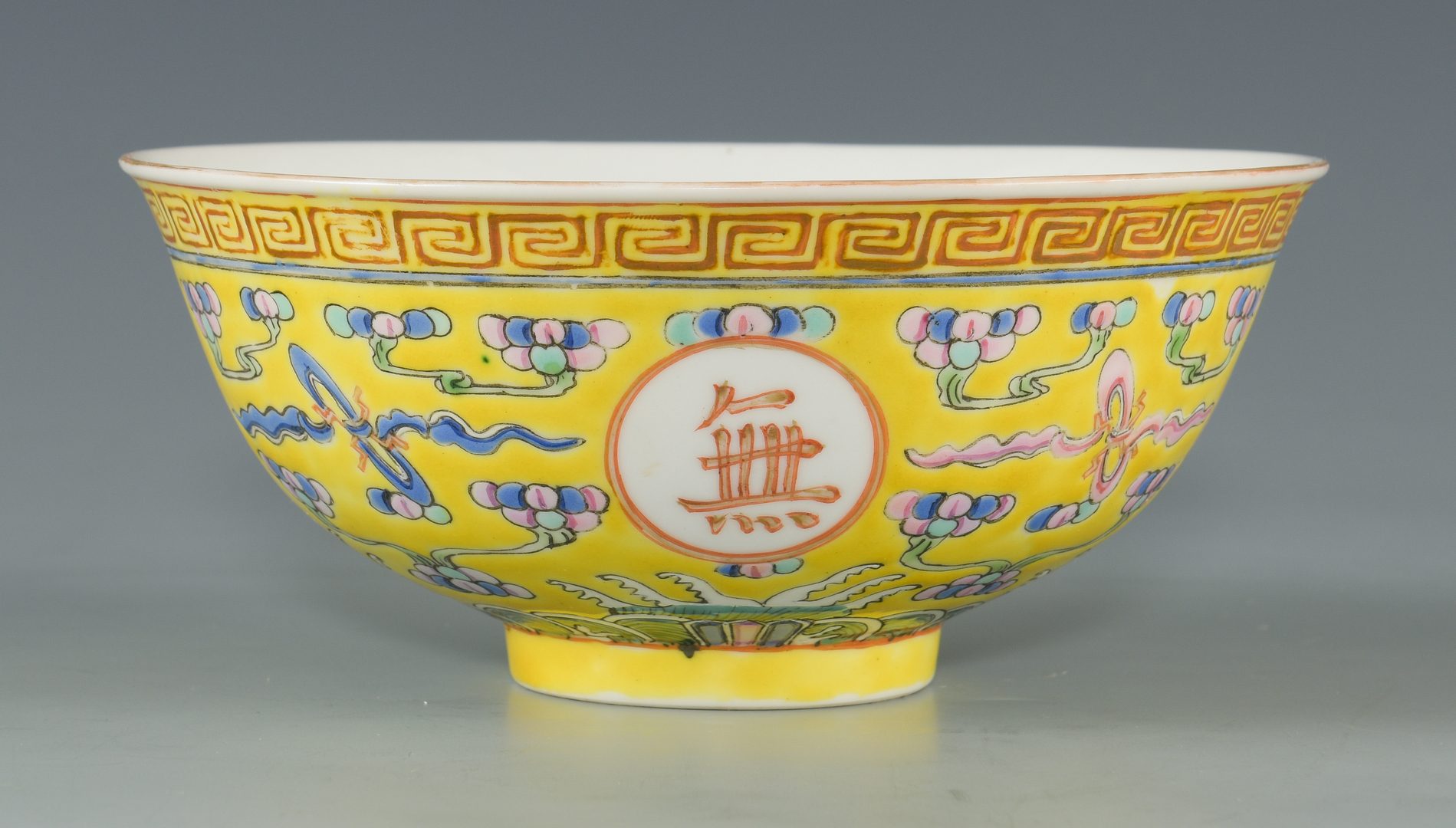 Lot 266: 2 Chinese Famille Rose Porcelain Items