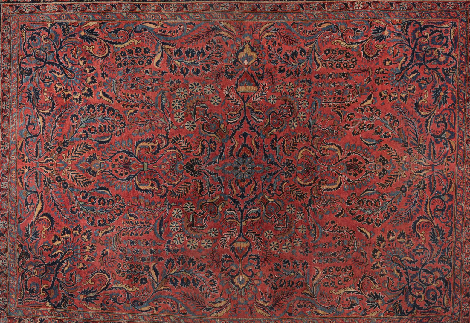 Lot 303: Semi-antique Persian Sarouk Carpet