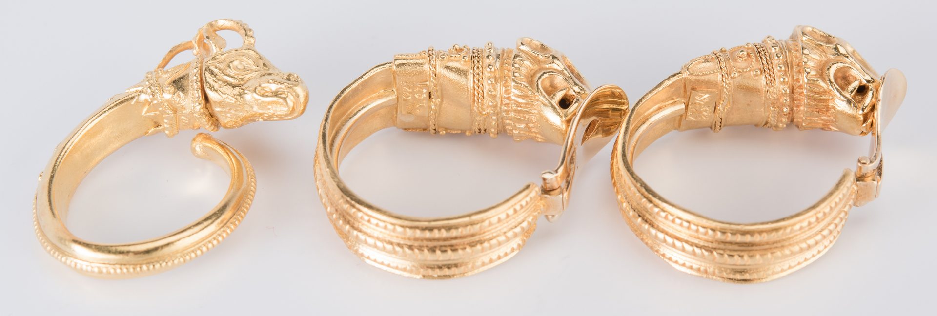 Lot 47: Set 22K Etruscan style Jewelry