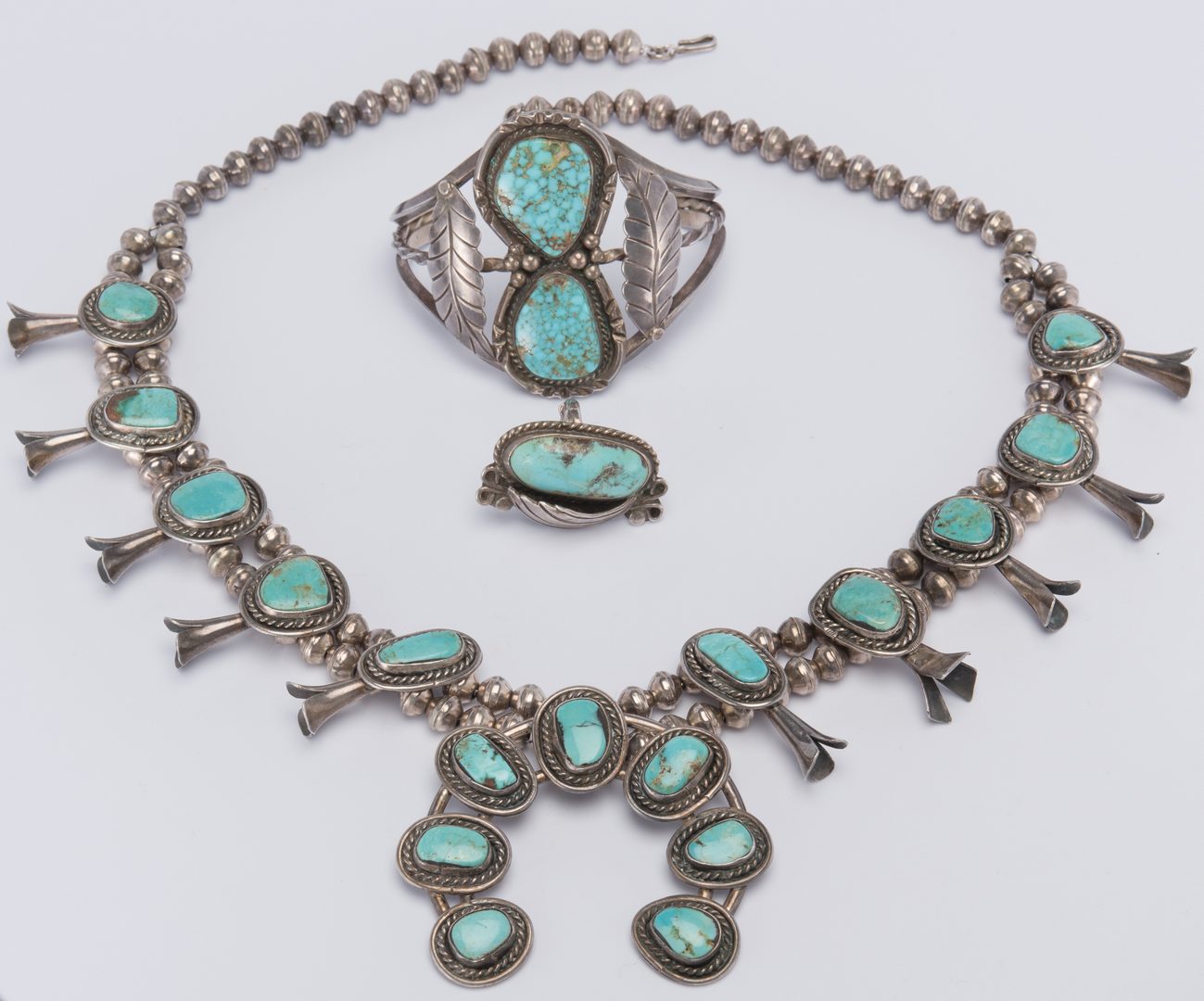 Lot 513: Set Navajo Turquoise Silver jewelry