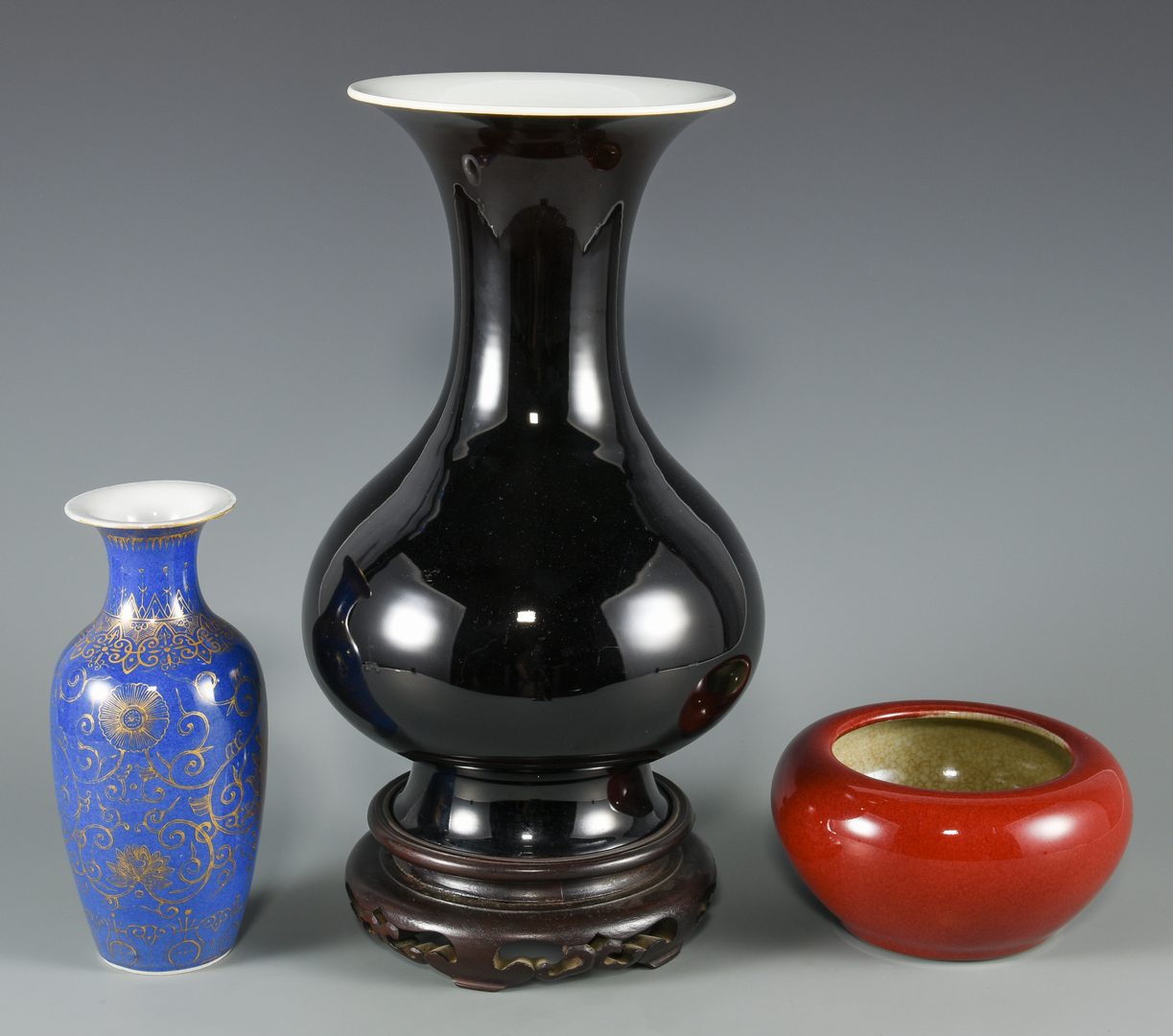 Lot 581: 3 Pcs. Chinese Porcelains – Vases, Brush Washer