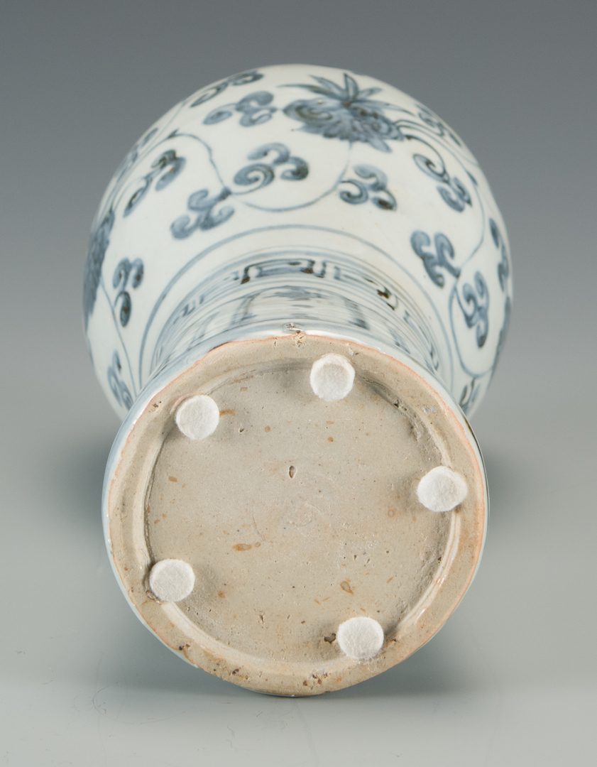 Lot 583: Blue & White Chinese Porcelain Vase