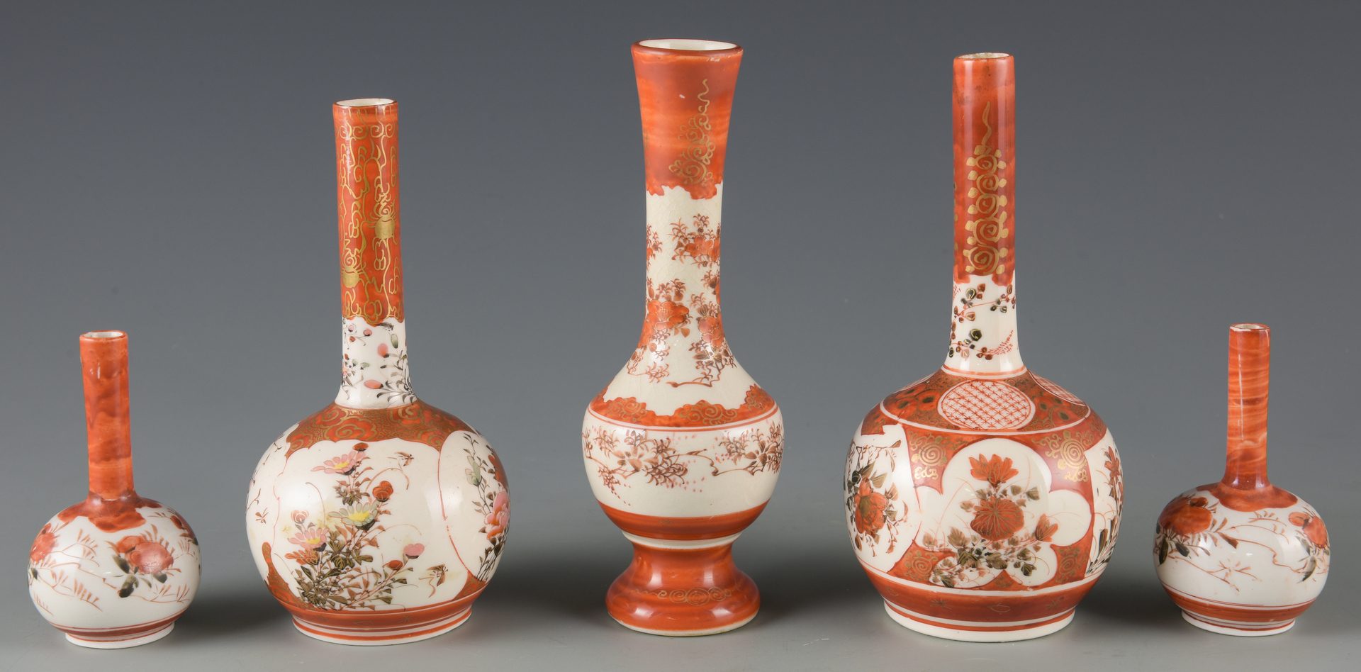 Lot 593: Japanese and Chinese Porcelain, 18 items