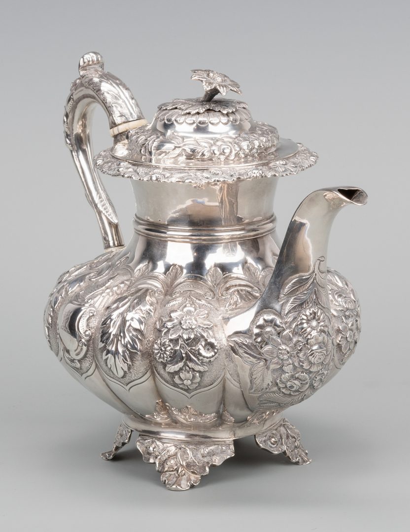 Lot 738: Sterling Teapot, William IV Irish marks