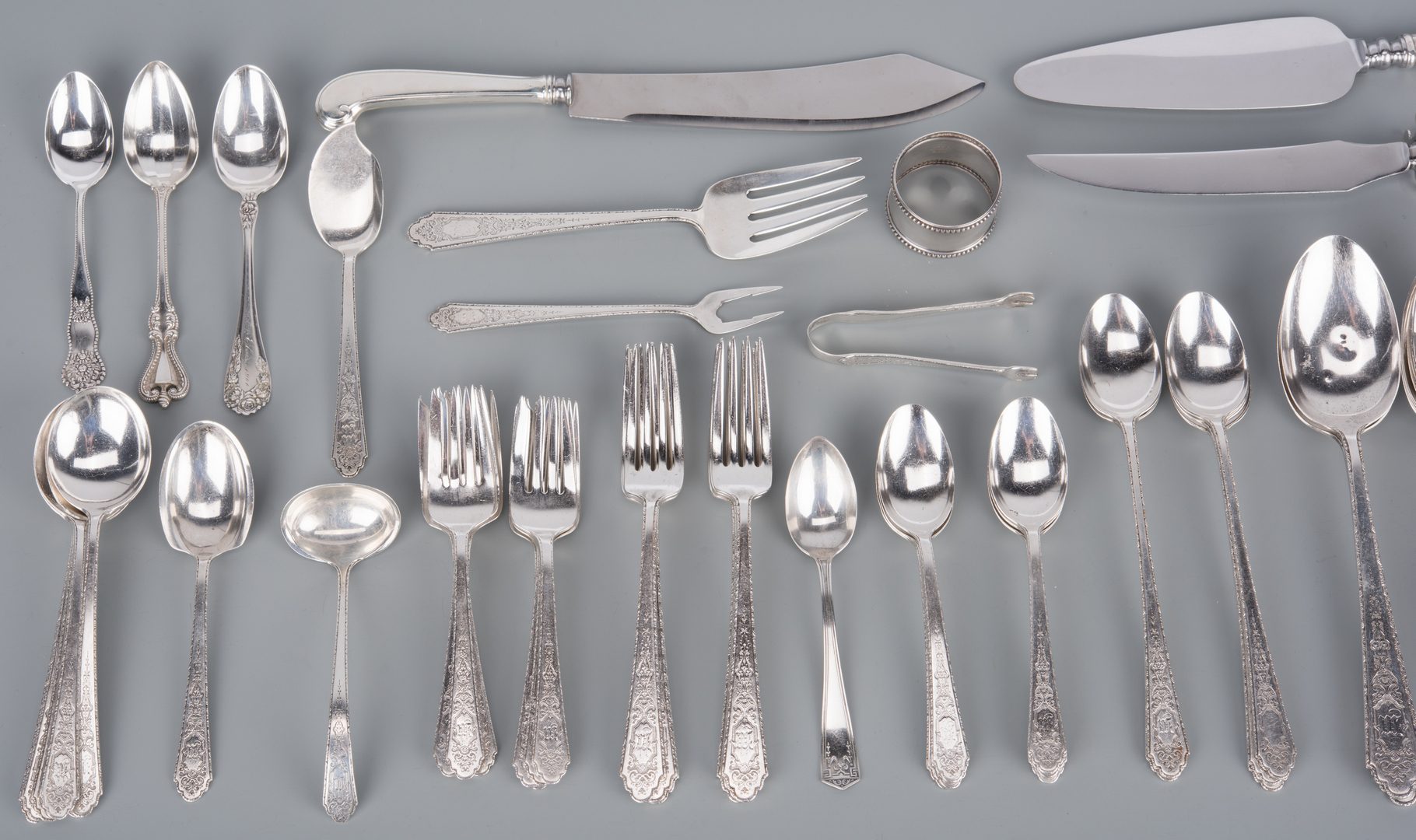 Lot 755: Lunt "Mary II" Sterling Flatware, 67 pcs incl. serving