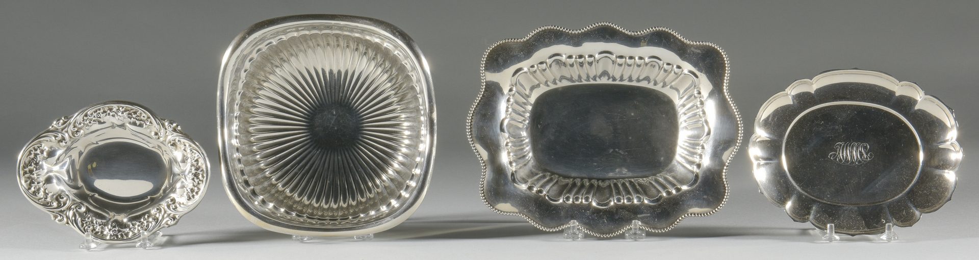 Lot 908: 4 Small Sterling Bowls