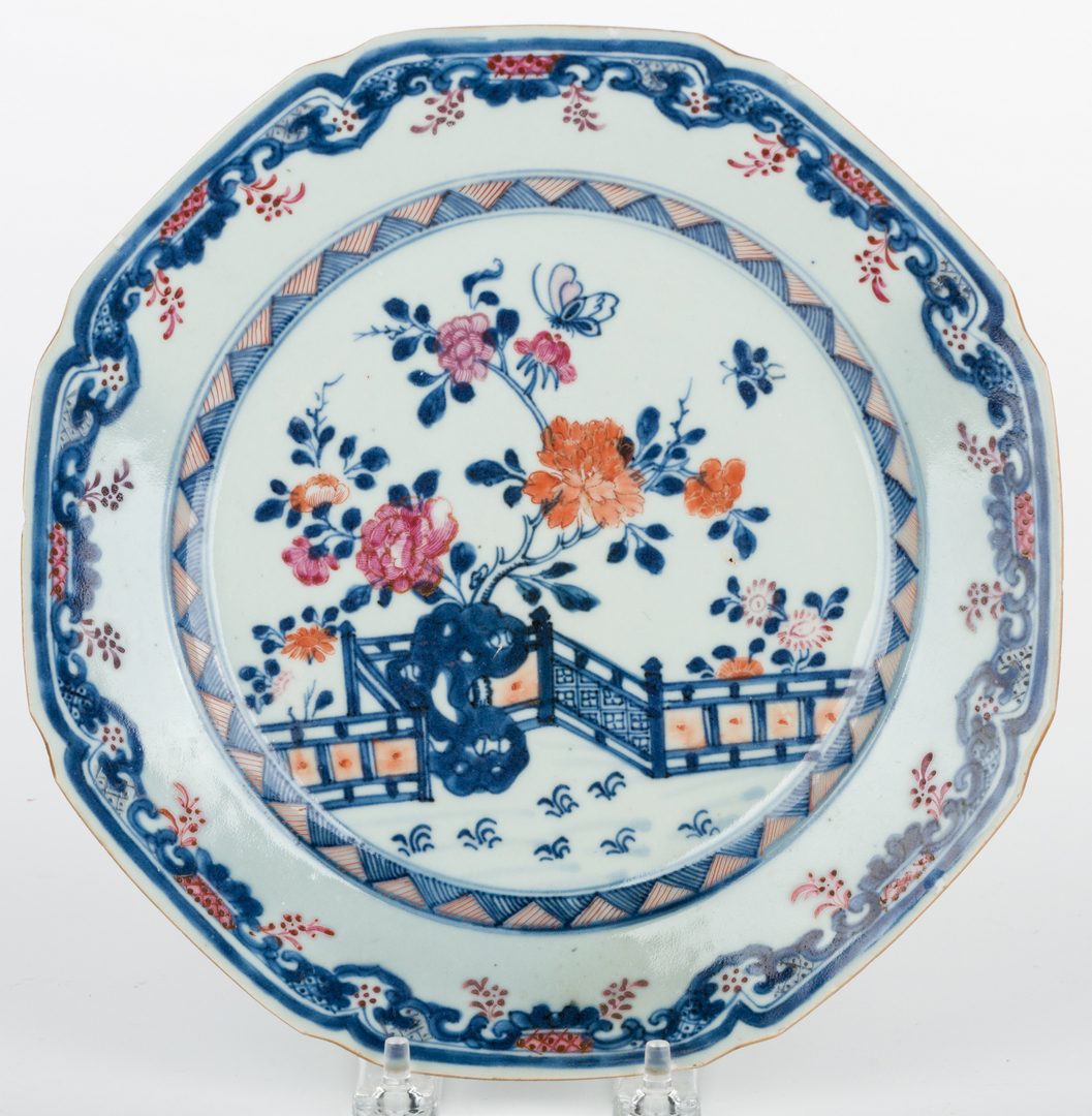 Lot 22: 4 Chinese Export Porcelain Plates
