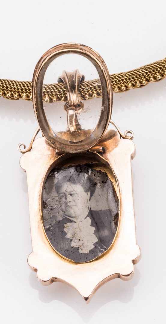 Lot 250: French 18k Victorian Gold Necklace, Locket