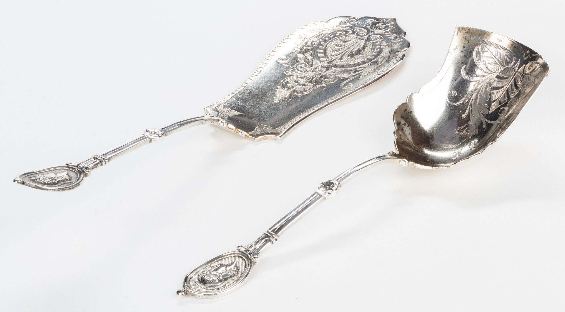 Lot 263: 2 Silver Medallion Pattern Serving Pieces