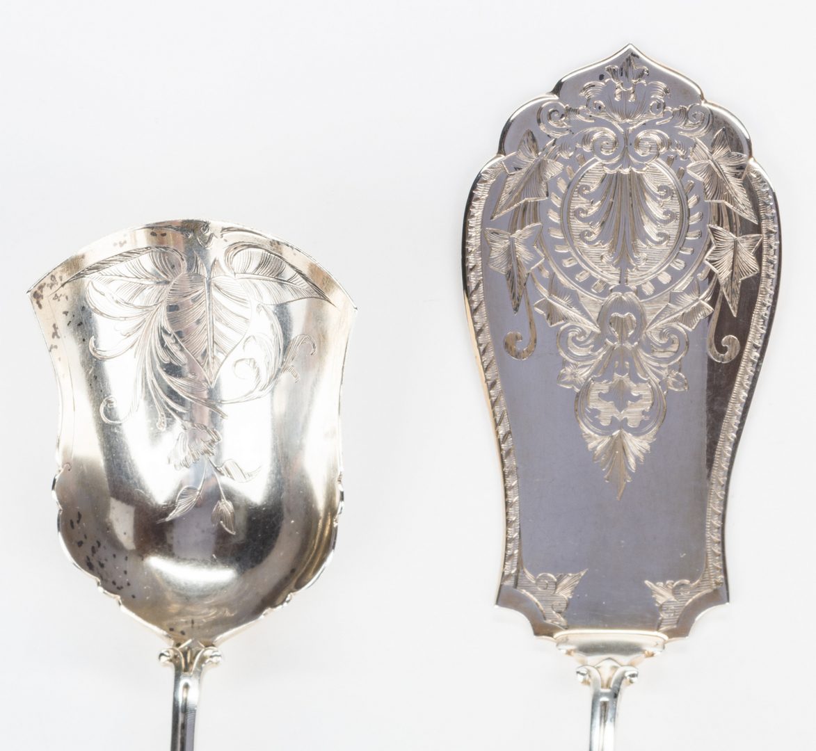 Lot 263: 2 Silver Medallion Pattern Serving Pieces