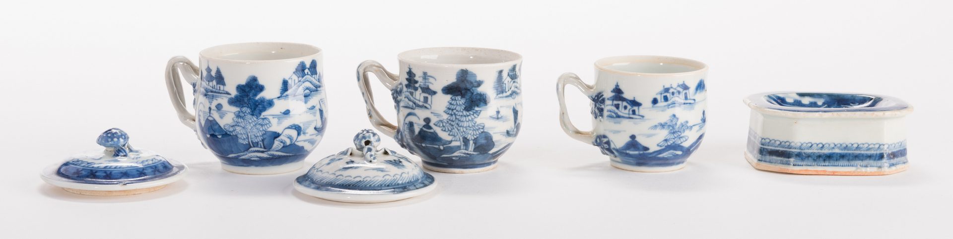 Lot 312: Chinese Export Porcelain, 12 pcs inc. coffeepot