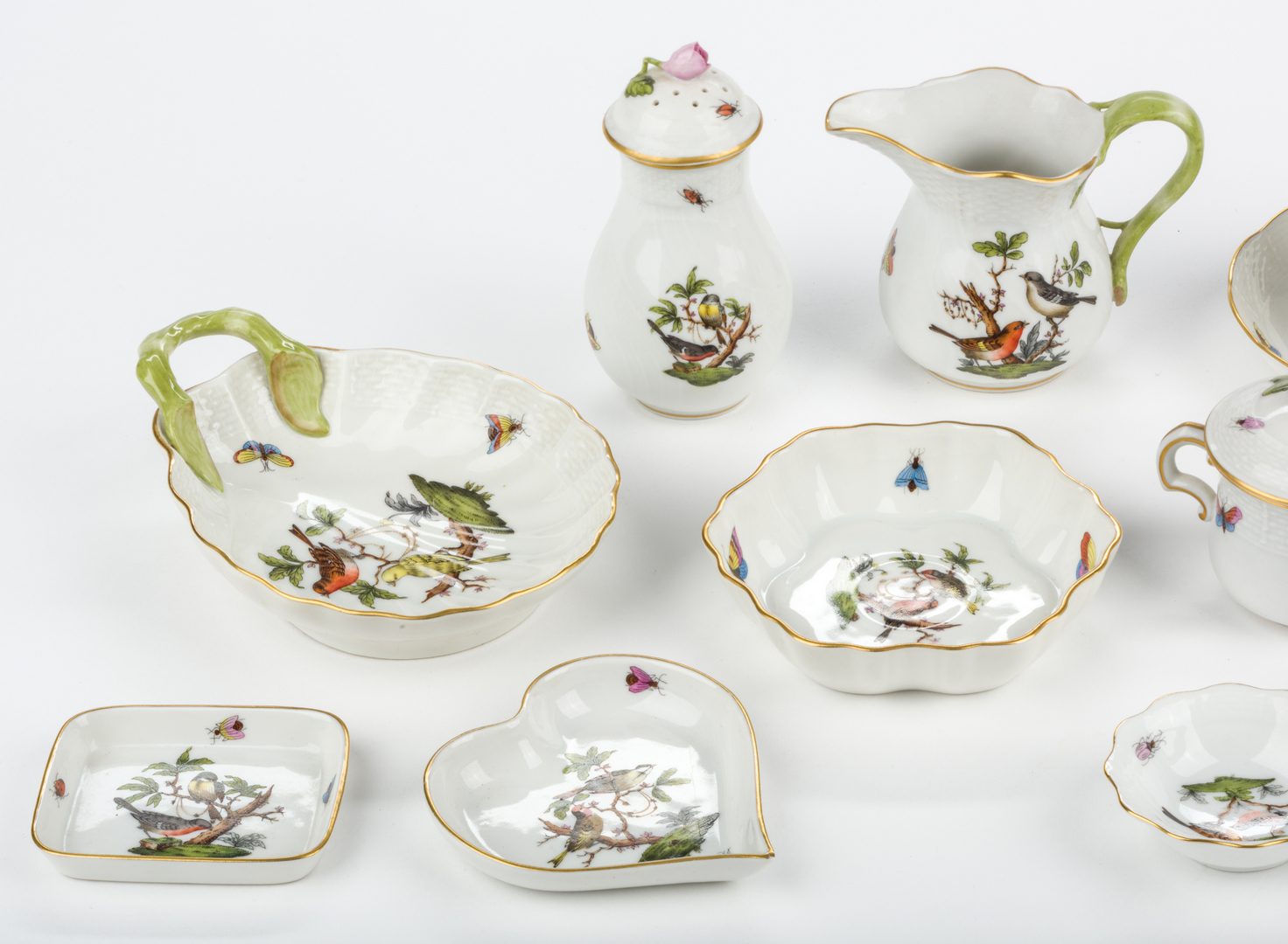 Lot 321: Herend Rothschild Bird Porcelain Dinnerware, 15 pcs