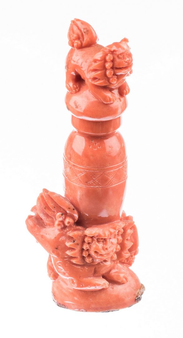 Lot 40: Coral Snuff Bottle