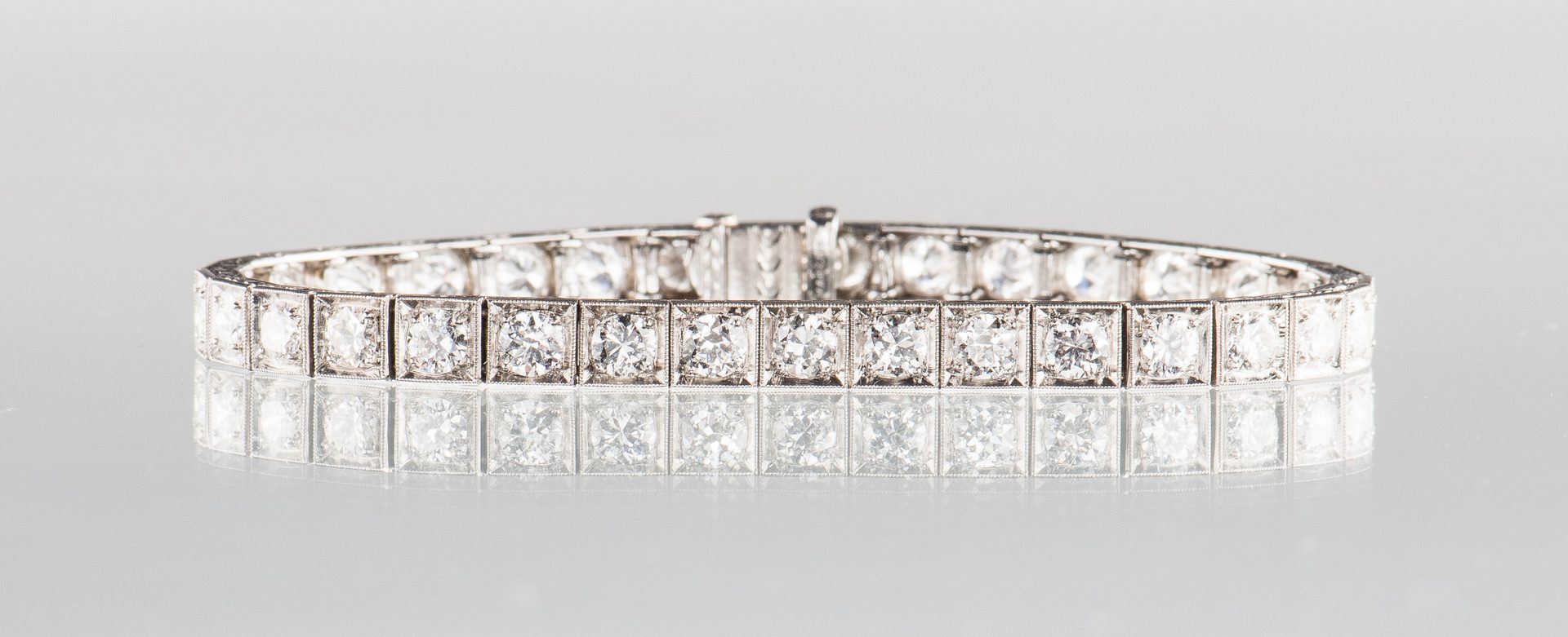 Lot 54: Marcus and Co. Diamond Bracelet, 6.8 cts.