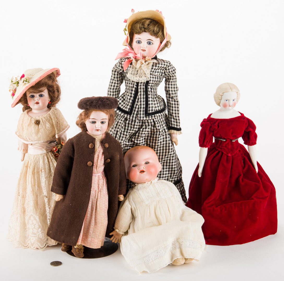 Lot 827: Group of 5 dolls