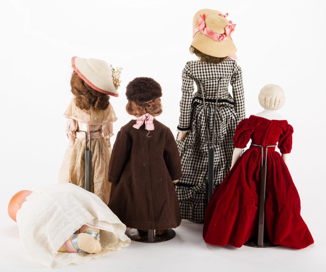 Lot 827: Group of 5 dolls
