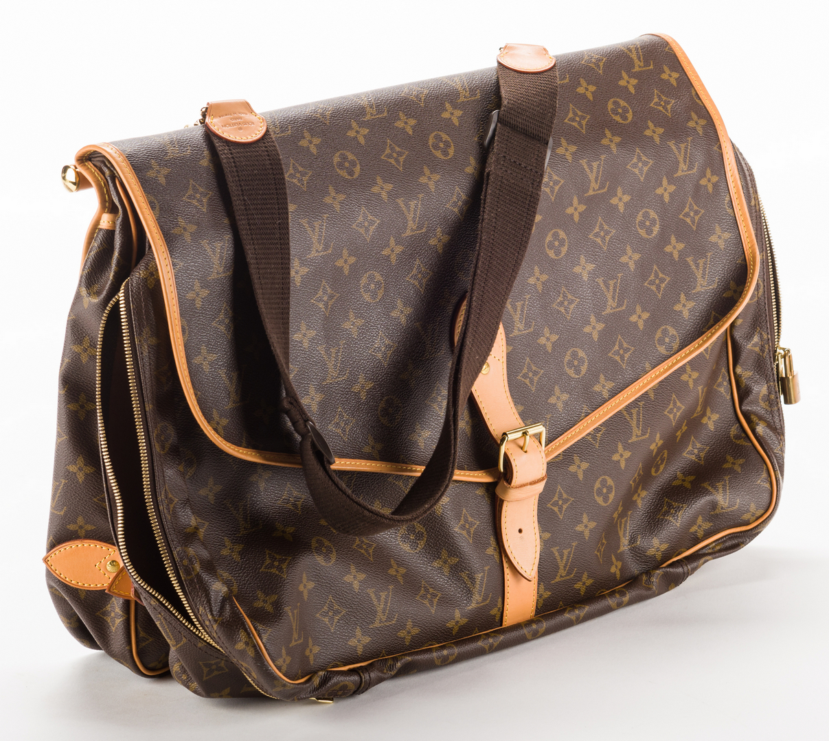 Sold at Auction: Louis Vuitton Canvas Messenger Bag