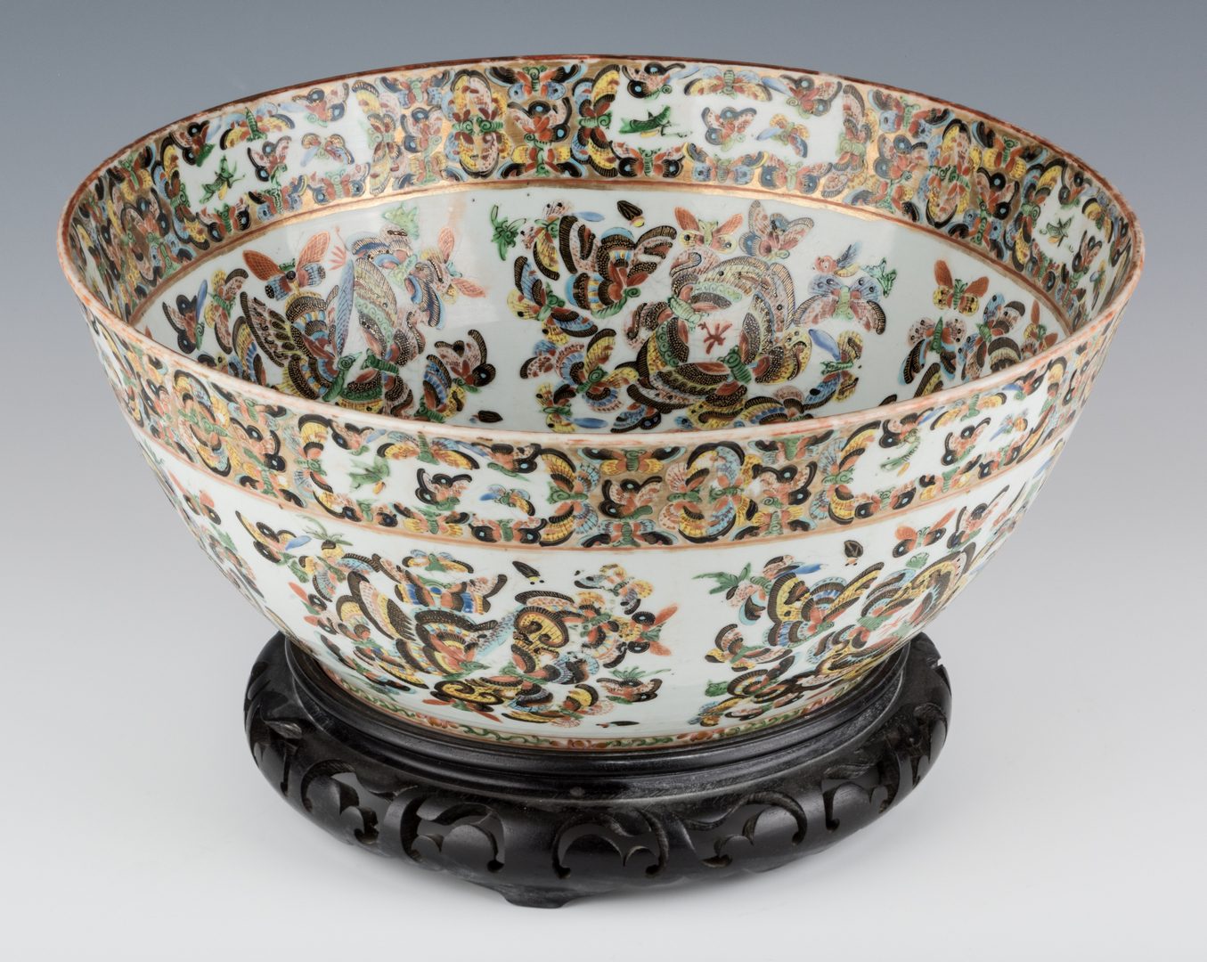 Lot 23: Chinese Export 1000 Butterflies Punch Bowl