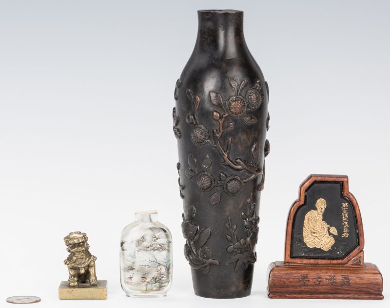 Lot 32: Chop, snuff bottle, bronze vase and ink stone – 4 items