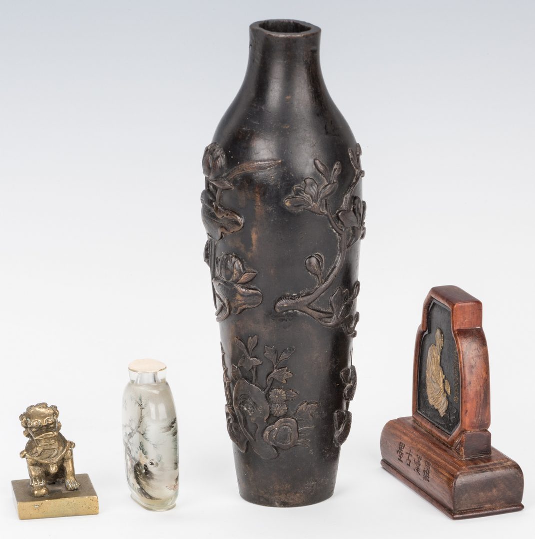 Lot 32: Chop, snuff bottle, bronze vase and ink stone – 4 items
