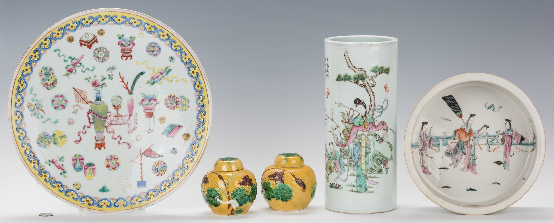 Lot 362: 5 Asian Porcelain Items