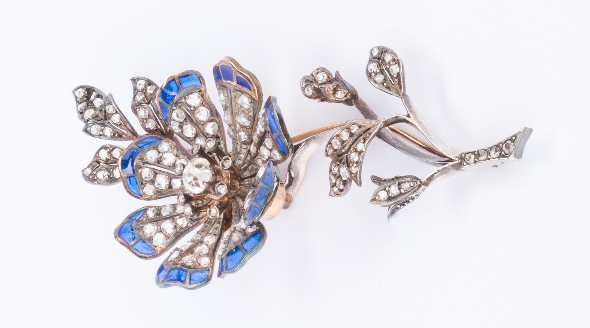 Lot 51: Belle Epoque Diamond Flower Brooch