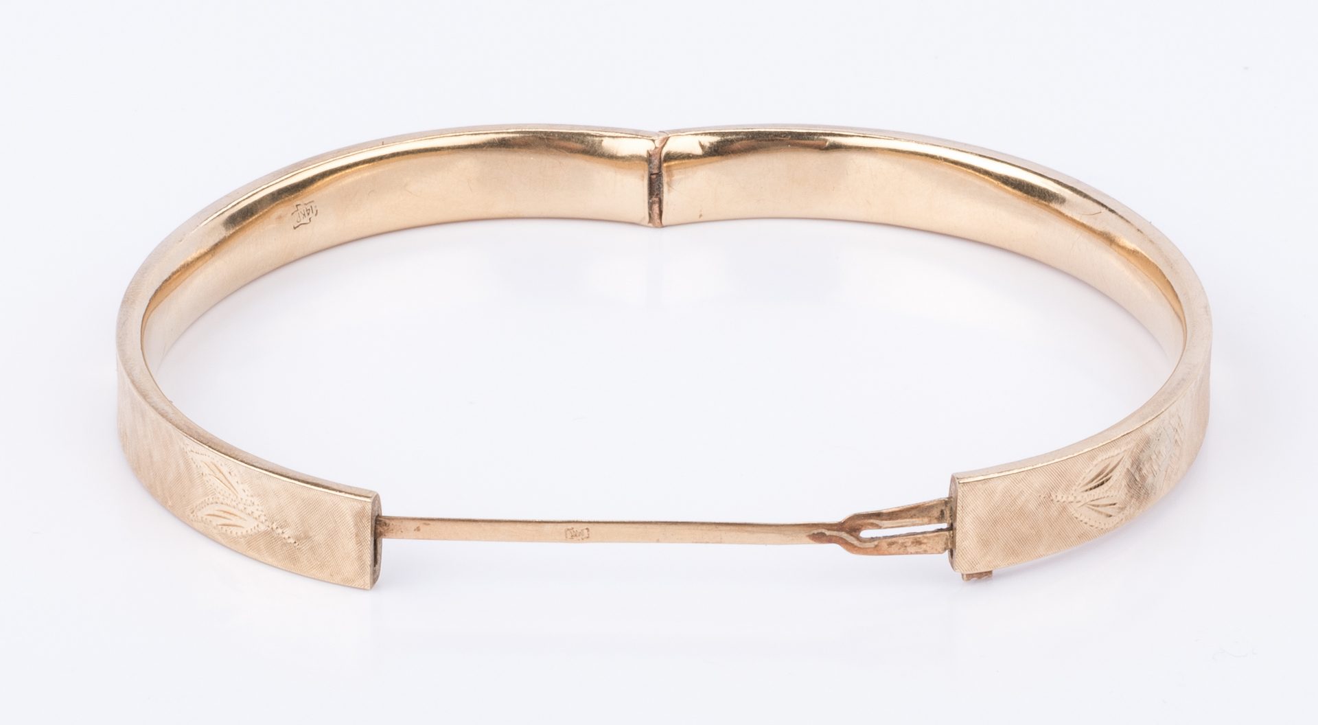 Lot 853: 14K Gold Bangle Bracelet | Case Auctions