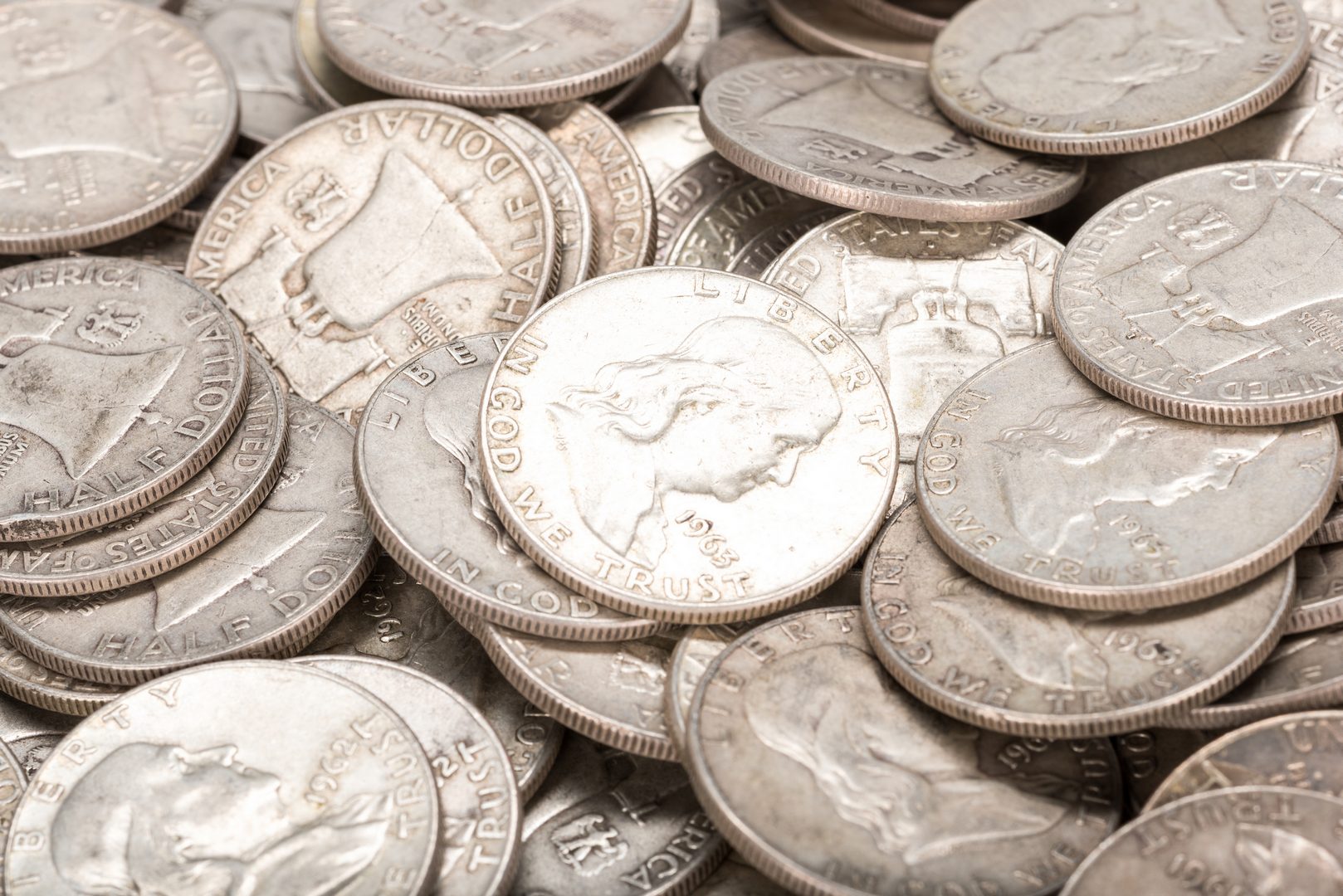 Lot 891: 116 U.S. Benjamin Franklin Silver Half Dollars (1950-1963)