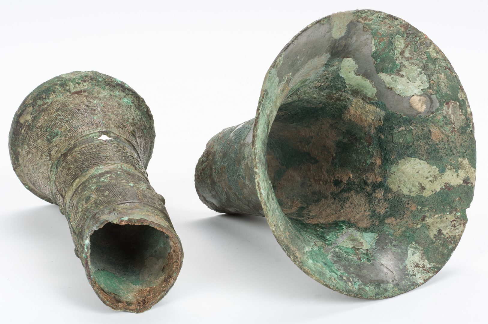 Lot 10: Rare Chinese Archaic Bronze Wine Vessel