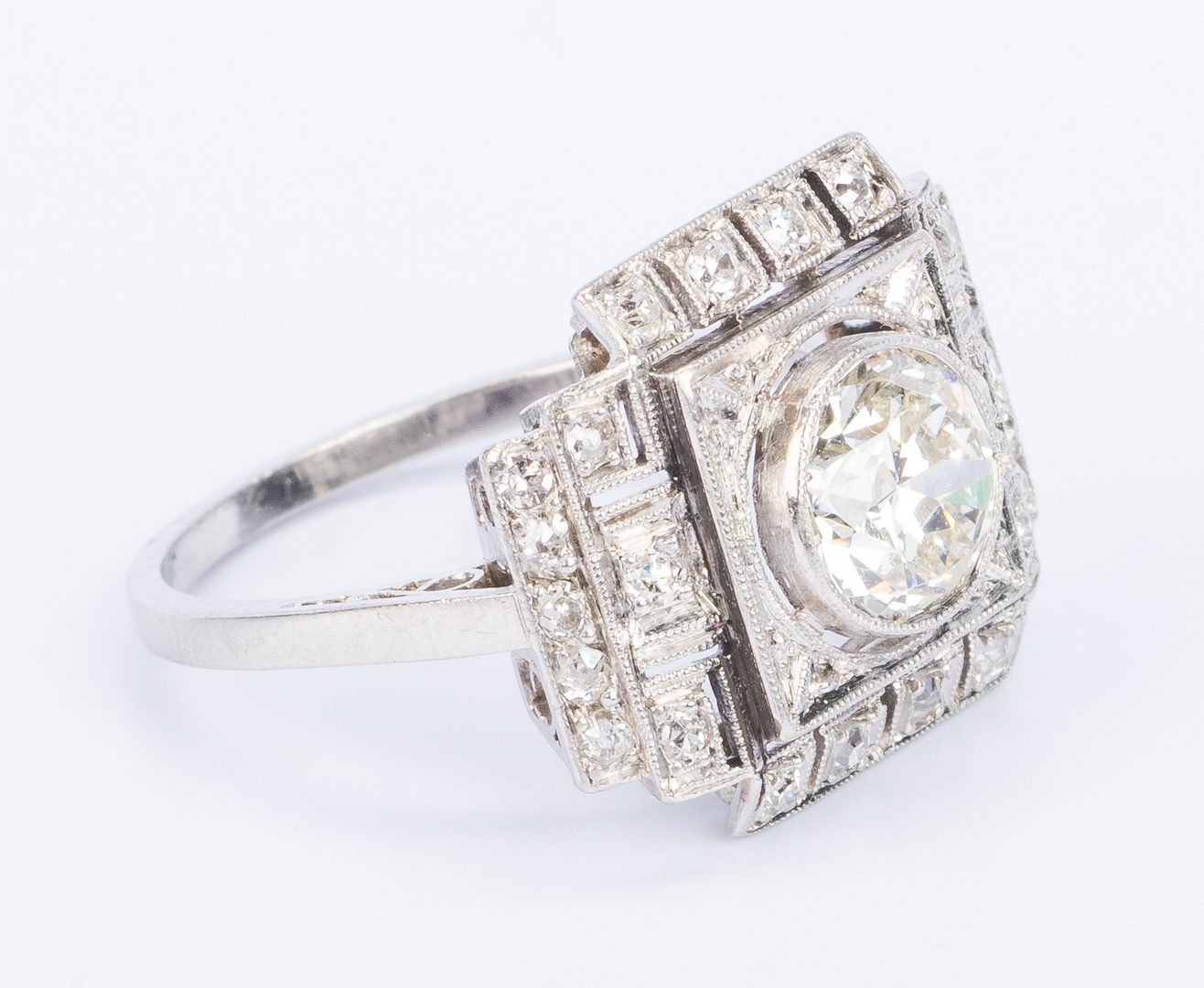 Lot 26: Art Deco Plat Diamond Ring, 1.42 ctw