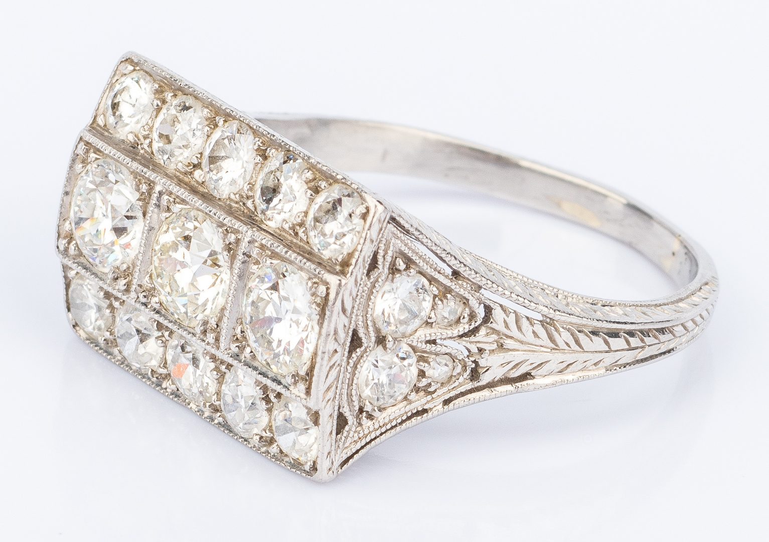 Lot 35: Art Deco Platinum Diamond Ring
